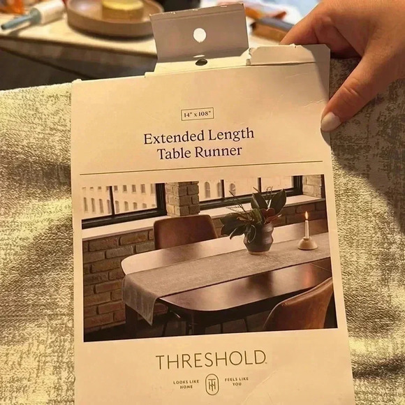 NWT THRESHOLD JAGUAR TABLE RUNNER - Picture 5 of 5